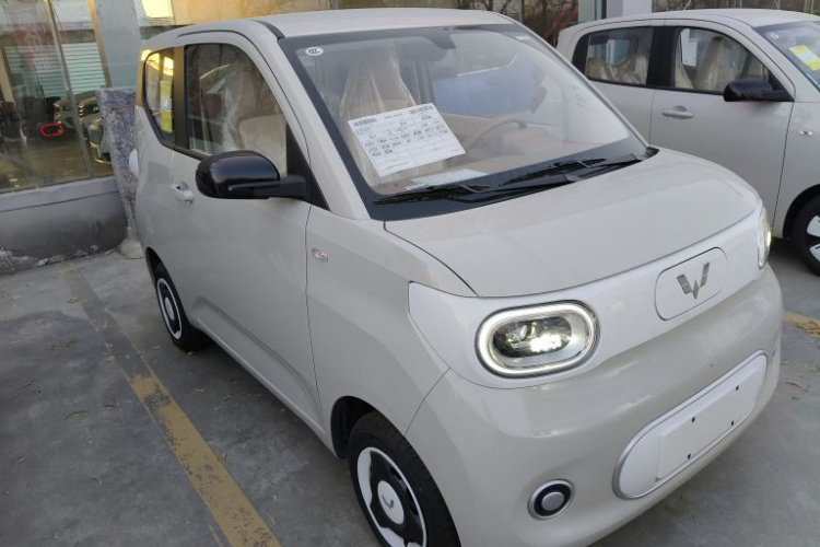 五菱汽车 宏光MINIEV 2024款 第三代 215km 青春版车身外观6005