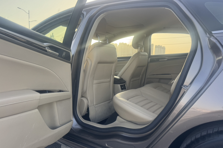 福特 蒙迪欧 2013款 2.0L GTDi200豪华型中控内饰7004