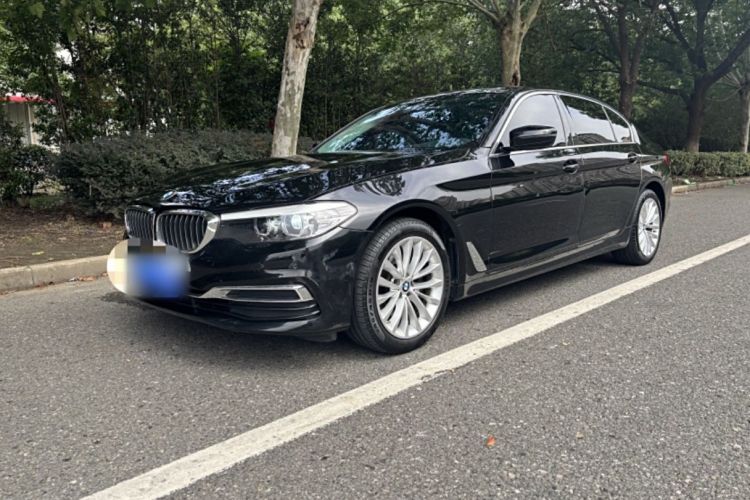 宝马5系 2019款 改款 525Li 豪华套装车身外观1