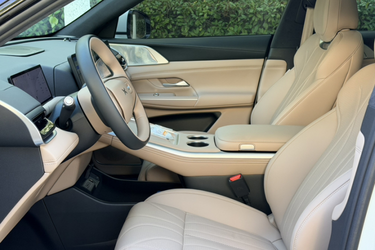 小鹏G9 2025款 625 长续航 Max中控内饰7009