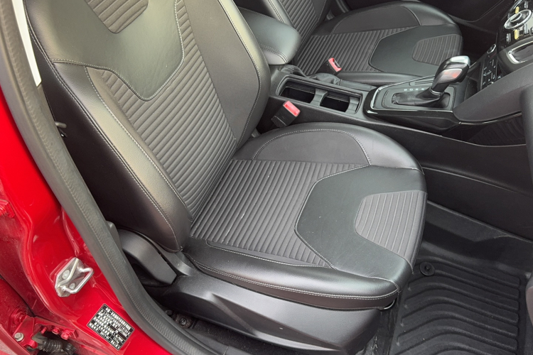 福特 福克斯 2017款 三厢 1.6L 自动风尚型智行版局部细节41