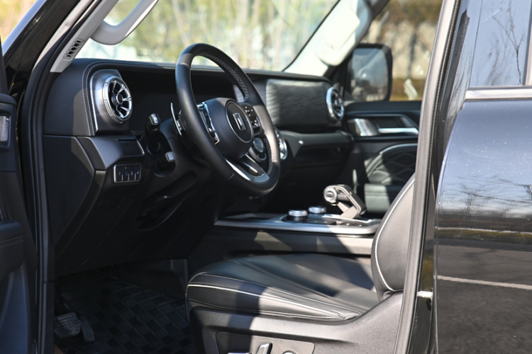 坦克300 2024款 2.0T 征服者中控内饰7008