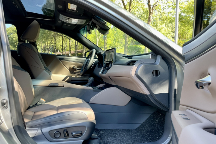 雷克萨斯ES 2025款 300h 臻享版中控内饰7003