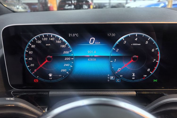 奔驰B级 2020款 B 200 动感型中控内饰15