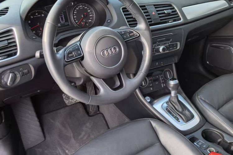 奥迪Q3 2018款 30周年年型 30 TFSI 风尚型中控内饰7001