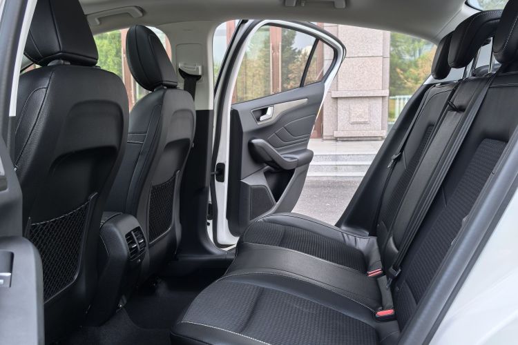 福特 福克斯 2020款 三厢 EcoBoost 180 自动锋潮型中控内饰7004