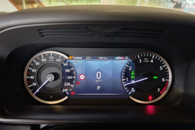 路虎 发现 2023款 300PS S中控内饰15