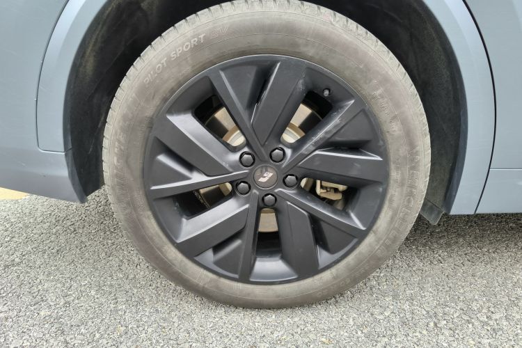 理想汽车 理想L8 2023款 Pro车身外观6010