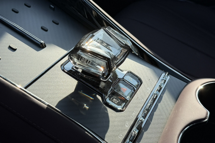 腾势Z9GT 2024款 1100四驱Pro版局部细节18