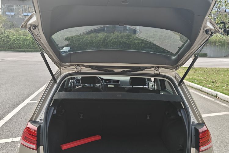 大众 高尔夫 2020款 200TSI DSG舒适进取版局部细节23