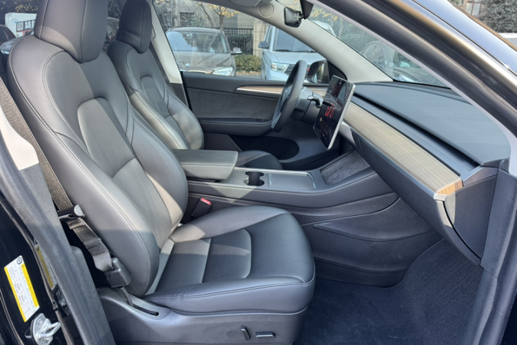 特斯拉 Model Y 2022款 后轮驱动版中控内饰7006
