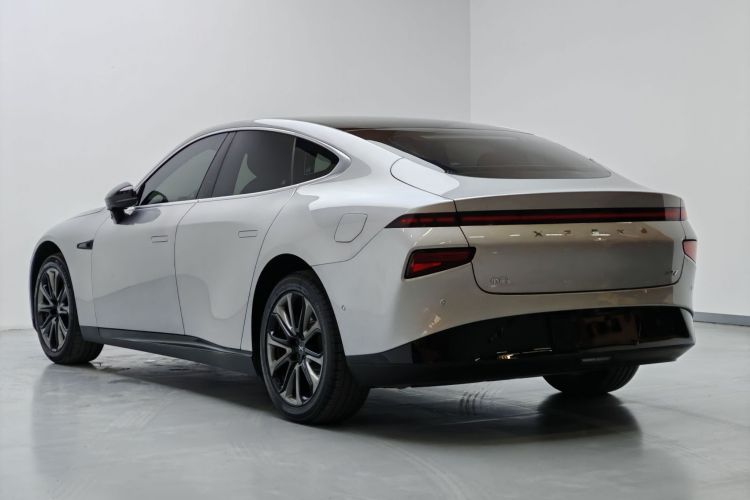 小鹏P7 2022款 670E+车身外观6005