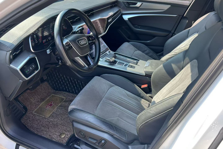 奥迪A6L 2021款 45 TFSI 臻选动感型中控内饰7002