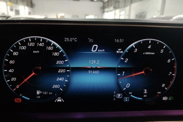 奔驰GLE 2023款 GLE 350 4MATIC 时尚型中控内饰15