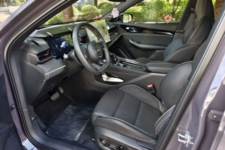 领克03 2025款 2.0TD DCT冠军版Pro中控内饰7002