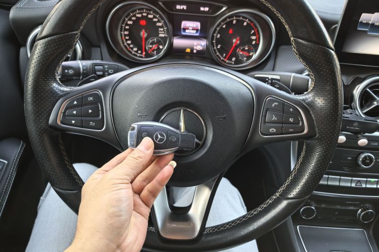 奔驰GLA 2017款 GLA 220 4MATIC 时尚型中控内饰7006