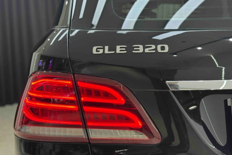 奔驰GLE 2019款 GLE 320 4MATIC 动感型臻藏版局部细节9014