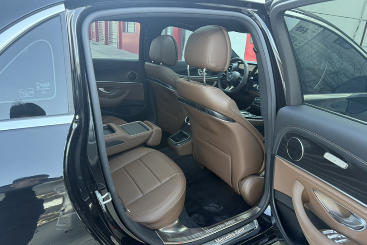 奔驰E级 2021款 E 300 L 运动时尚型中控内饰7002