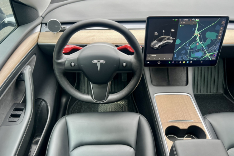 特斯拉 Model Y 2021款 长续航全轮驱动版中控内饰7004