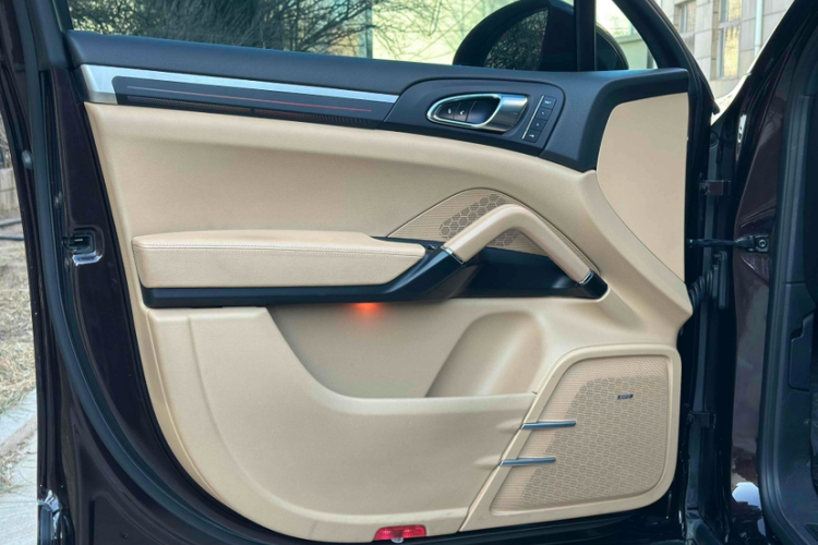 保时捷 2015款 Cayenne 3.0T中控内饰7012