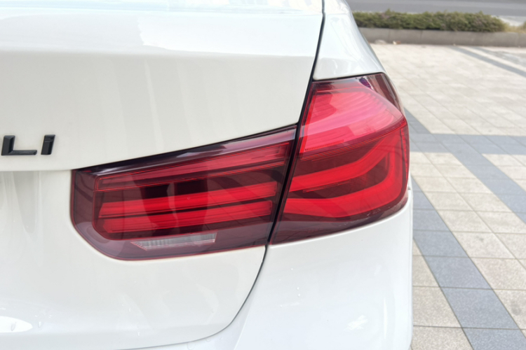 宝马3系 2018款 320Li M运动曜夜版局部细节9003