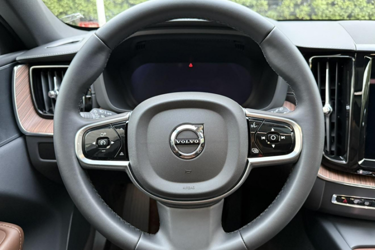 沃尔沃XC60 2025款 B5 四驱智远豪华版中控内饰7003