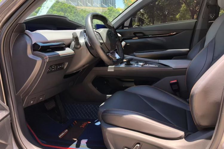 长安UNI-V 2022款 1.5T 尊贵型中控内饰7002