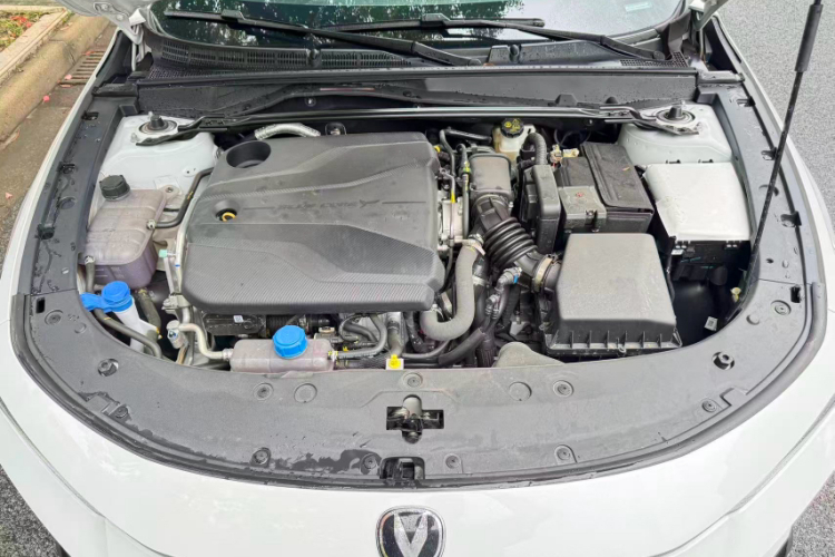 长安UNI-V 2024款 1.5T 尊贵运动型局部细节24