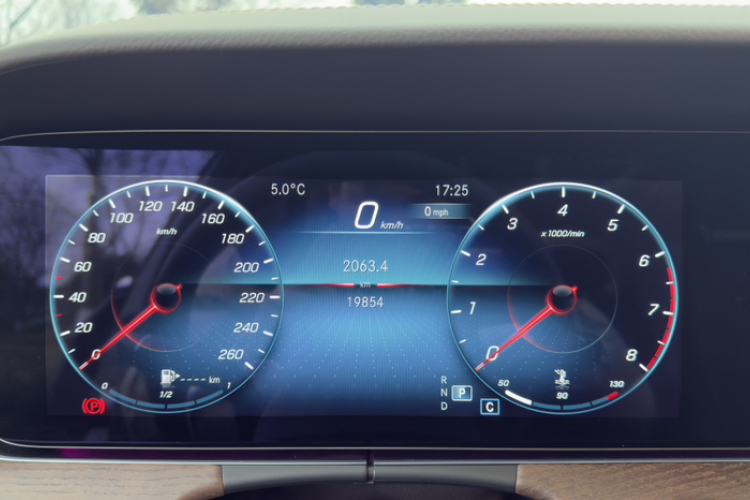 奔驰E级 2023款 E 260 L中控内饰15