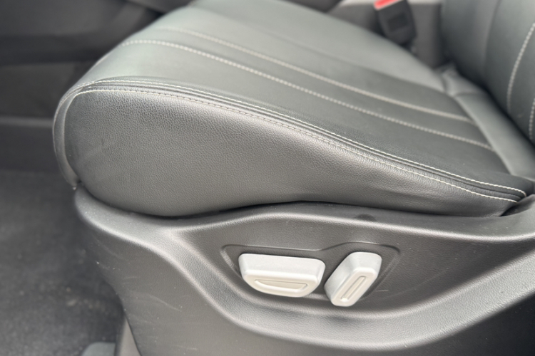 广汽传祺 传祺M6 2021款 270T DCT尊享版（七座）中控内饰7003