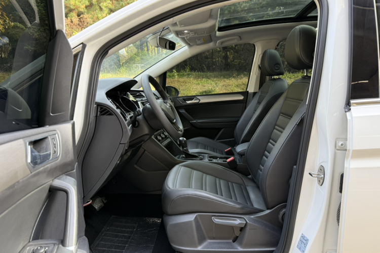 大众 2018款 途安L 280TSI DSG舒适版 7座 国V中控内饰7006