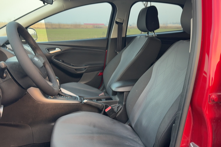 福特 福克斯 2015款 两厢 1.6L 自动舒适型中控内饰7003