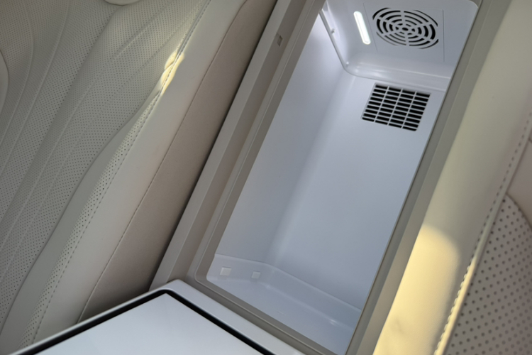 腾势Z9GT 2024款 1100四驱Max版局部细节9002