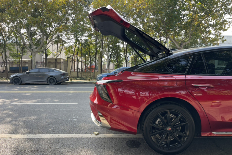 红旗H6 2023款 2.0T 致臻版车身外观6006