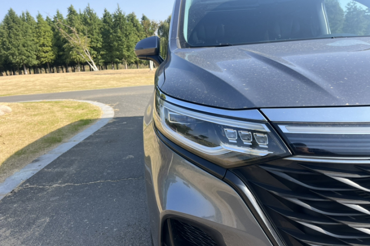 荣威iMAX8 2022款 400TGI 旗舰版车身外观6008