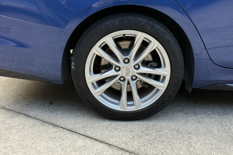 凯迪拉克CT4 2022款 28T 风尚型中控内饰7001