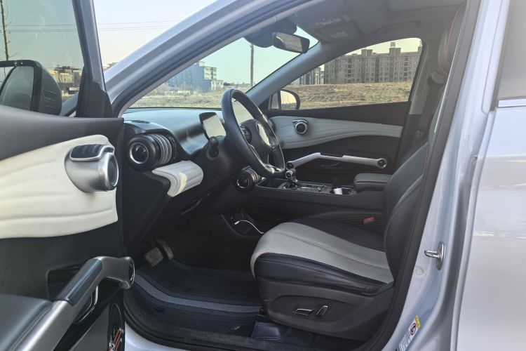 比亚迪 元PLUS 2022款 430KM 尊贵型中控内饰7001