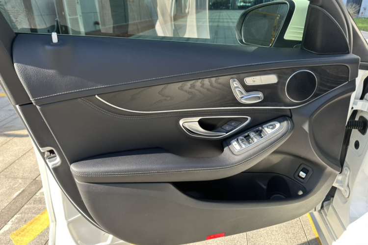 奔驰C级 2019款 改款 C 260 L 运动版中控内饰7007