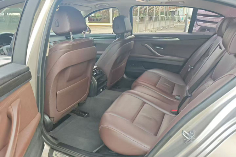 宝马5系 2014款 525Li 豪华设计套装中控内饰7001