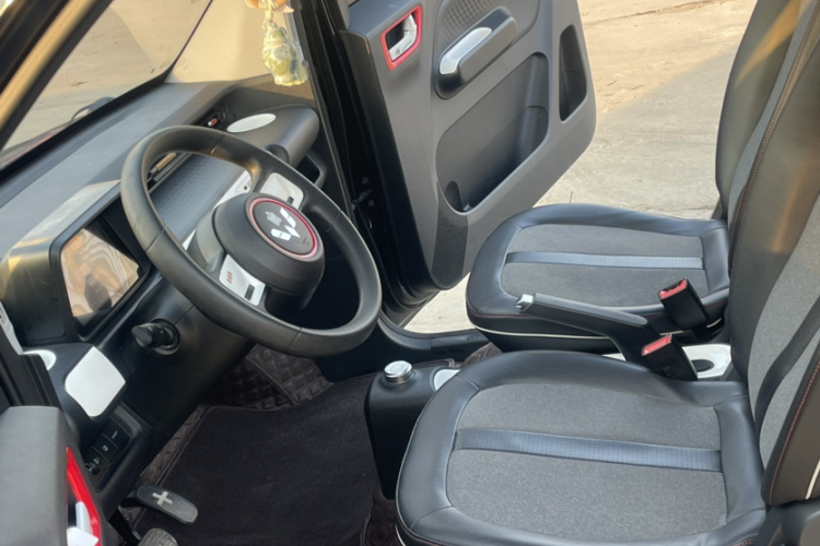 五菱汽车 宏光MINIEV 2022款 GAMEBOY 300km 玩咖款 磷酸铁锂中控内饰7001