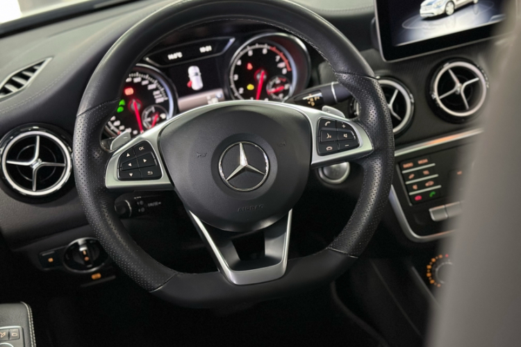 奔驰GLA 2019款 GLA 200 时尚型中控内饰7009