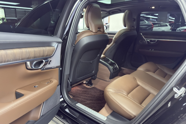 沃尔沃S90 2025款 B5 智雅豪华版中控内饰7008