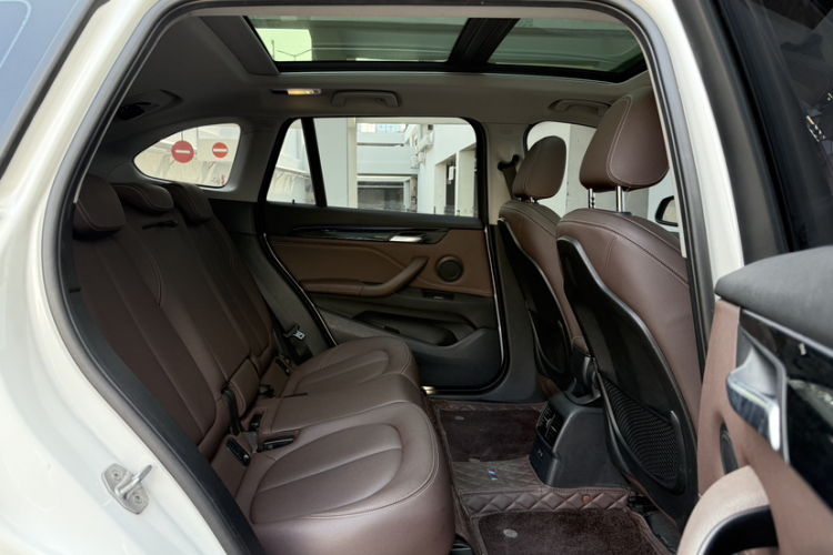 宝马X1新能源 2020款 xDrive30Le 尊享型中控内饰7003