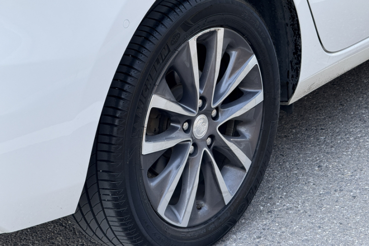 别克GL6 2018款 18T 6座尊贵型中控内饰7003