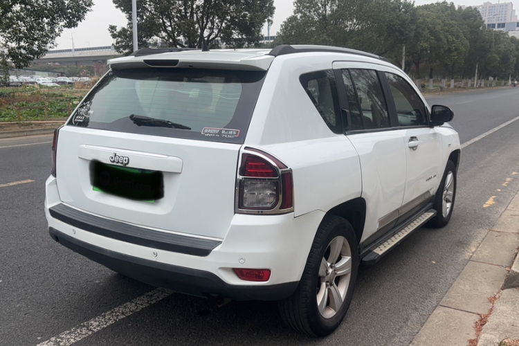 Jeep 指南者(进口) 2014款 2.0L 两驱运动版车身外观6002