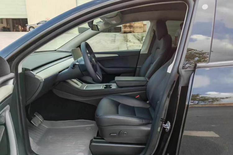 特斯拉 Model Y 2022款 改款 后轮驱动版中控内饰7003