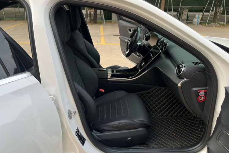 奔驰C级 2023款 C 200 L 运动版中控内饰7004