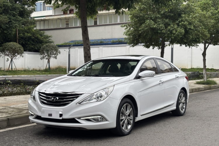 现代 索纳塔 2015款 经典 2.4L 自动领先版 国IV车身外观1