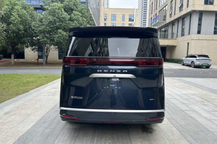 腾势D9 2022款 DM-i 1040 尊贵型车身外观6004