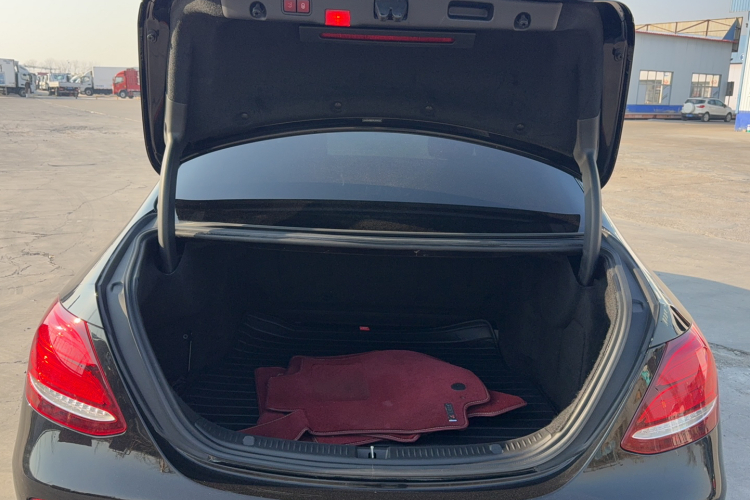 奔驰E级 2017款 E 200 L 运动型 4MATIC局部细节23